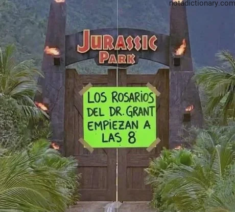 Jurassic Park gate with a sign reading 'Los Rosarios del Dr. Grant Empiezan a las 8' teaching the Spanish vocabulary for prayer beads and time expressions.